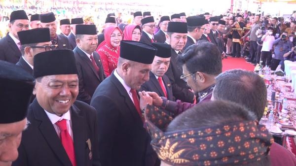 Terima Anugerah Satya Lencana Wira Karya di Penas KTNA XVI Padang, Gubernur Edy Rahmayadi Apresiasi Petani dan Nelayan Sumut